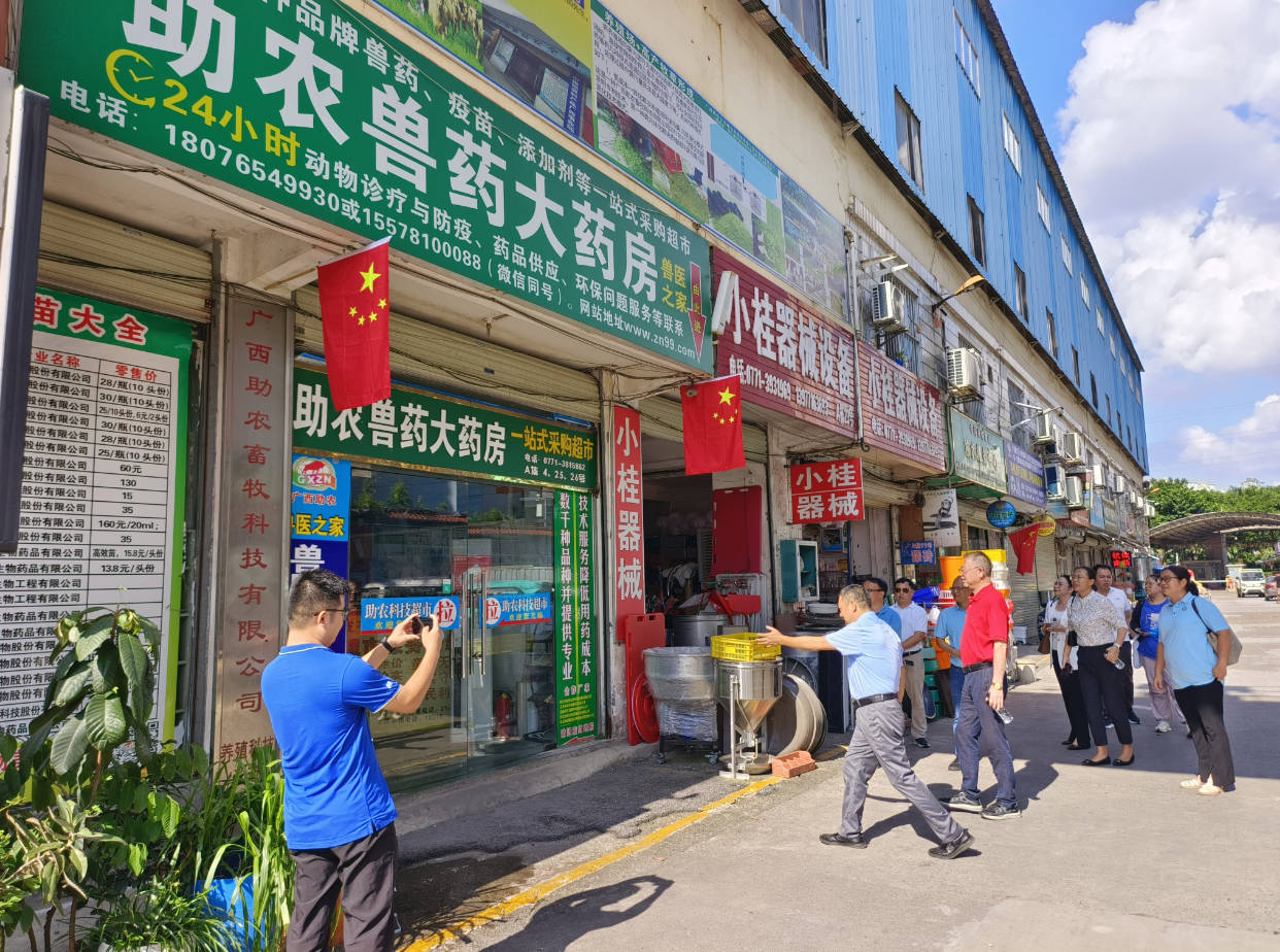 中國獸醫協會領導調研1.jpg 中國獸醫協會領導調研1.jpg